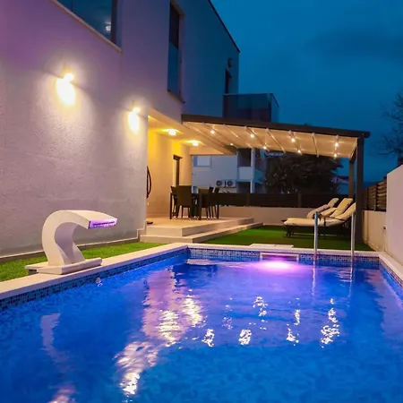 Castelli, With Pool, *