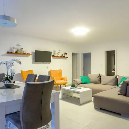 Apartament Castelli, With Pool, *
