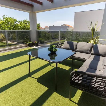 Castelli, Family House With Private Pool Apartman