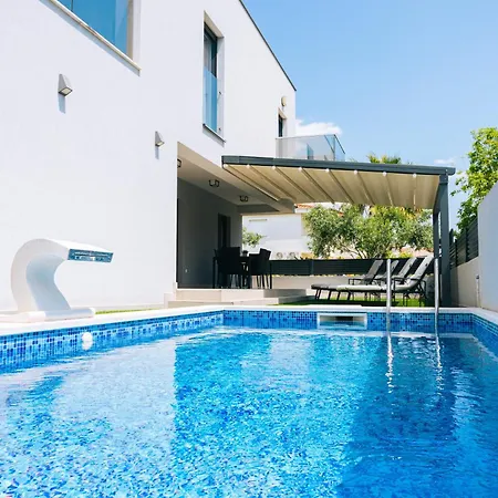 Apartman Castelli, Family House With Private Pool *