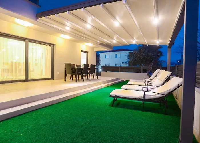 Castelli, Family House With Private Pool *