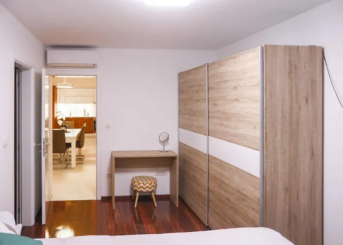 Castelli, Family House With Private Pool