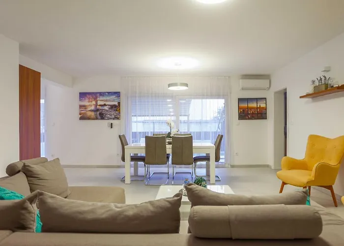 Castelli, Family House With Private Pool Kastela