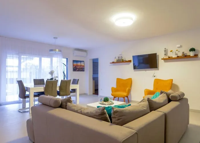 Castelli, Family House With Private Pool * Kastela