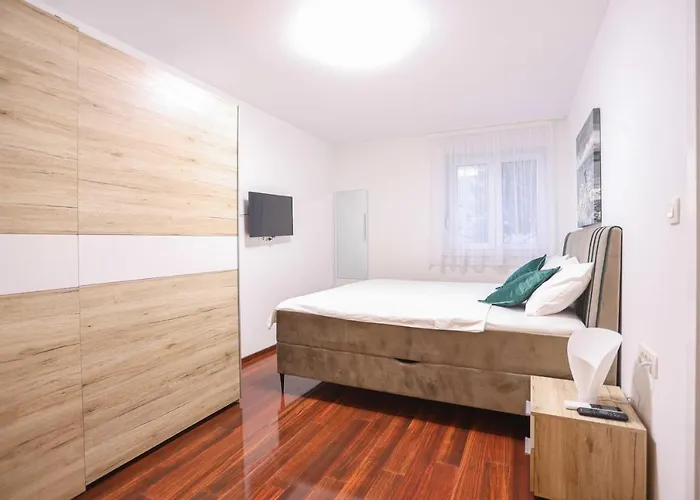 Castelli, Family House With Private Pool Apartment Kastela