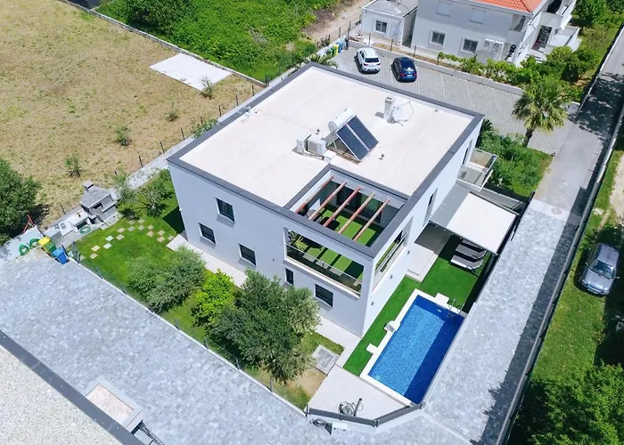 Castelli, Family House With Private Pool Apartment Kastela