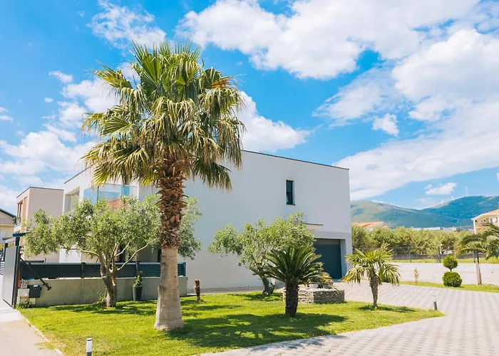 Castelli, Family House With Private Pool Apartment *