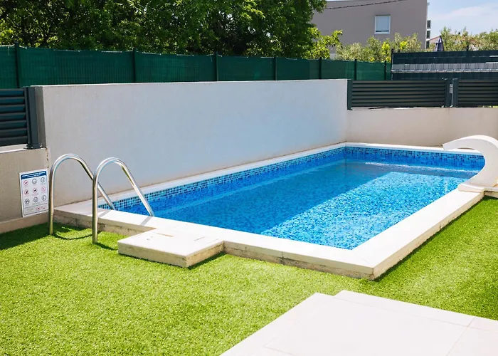 Castelli, Family House With Private Pool Kastela