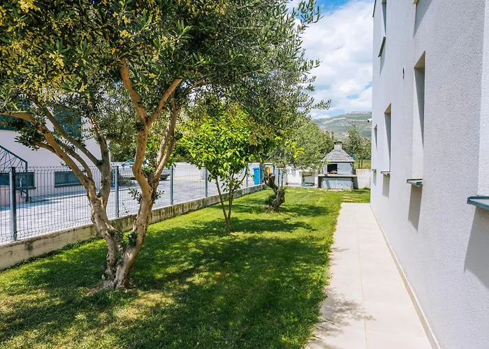 Castelli, Family House With Private Pool Kastela