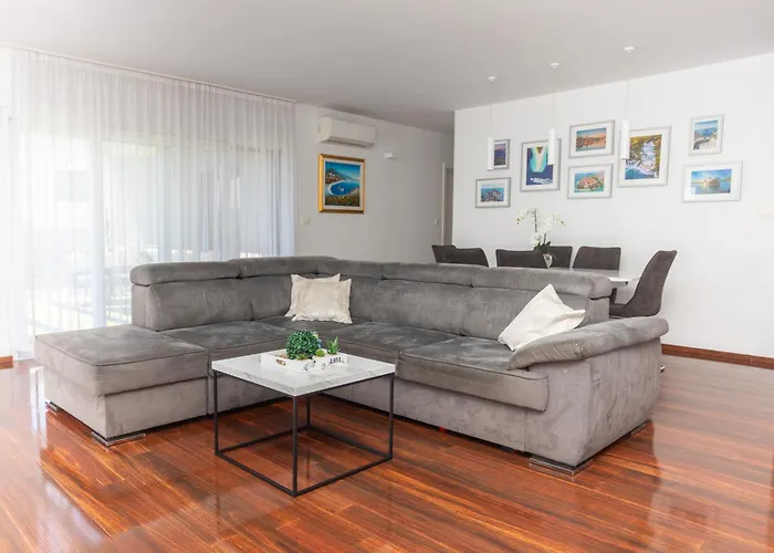Apartment Castelli, Family House With Private Pool Kastela