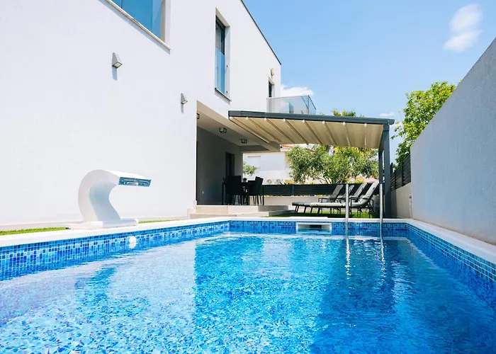 Apartment Castelli, Family House With Private Pool *